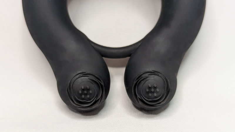 電動コックリング「ToyCod Abe」の下側バイブレーション部の黒いバラ